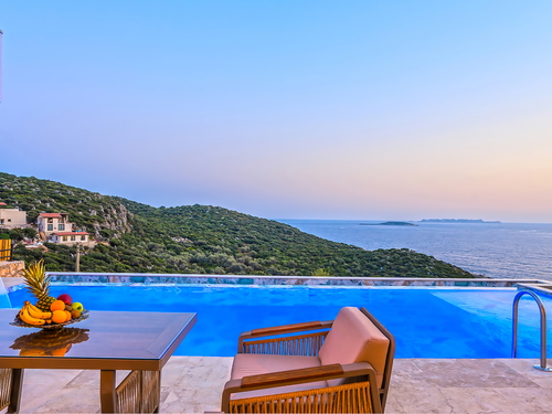  gece  -  Kasım
  | Kaş Yeniköy’de Deniz Manzaralı, Jakuzili Balayı ve Aile Villası – 4 Kişilik Tatil İçin İdeal Seçim
